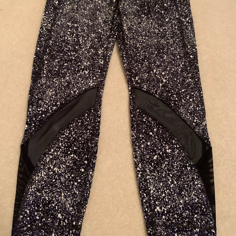 Lululemon black/white mesh panel legging